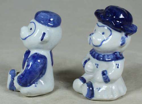 BLUE AND WHITE BEAR SALT AND PEPPER SET-BID NOW!!