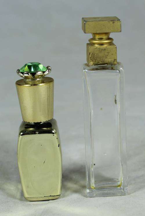 PAIR OF EMPTY PERFUME BOTTLES (BEAUTIFUL) BID NOW!!