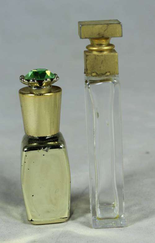 PAIR OF EMPTY PERFUME BOTTLES (BEAUTIFUL) BID NOW!!