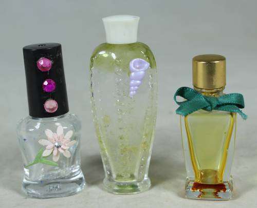 EMPTY SET OF THREE PERFUME BOTTLES(BEAUTIFUL) BID NOW!!
