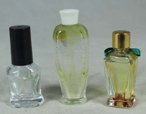 EMPTY SET OF THREE PERFUME BOTTLES(BEAUTIFUL) BID NOW!!