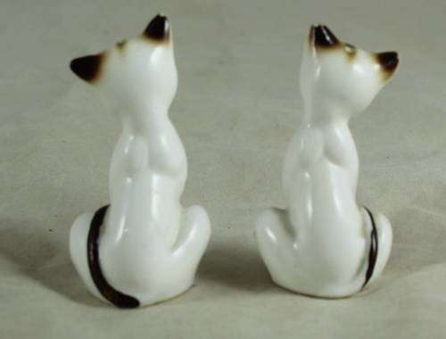 Porcelain cat salt & pepper set