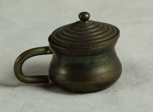 MINIATURE BRASS POT WITH HANDLE-BID NOW!!