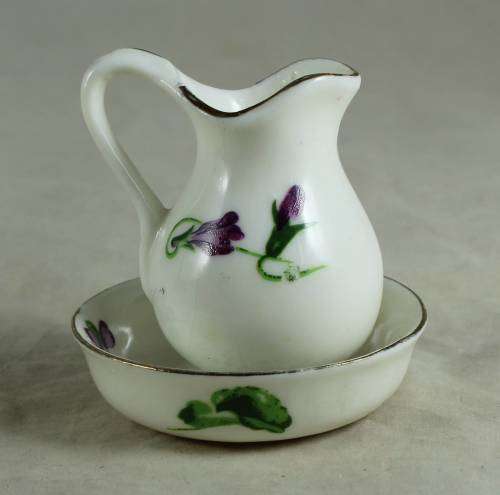 Small was basin and jug
