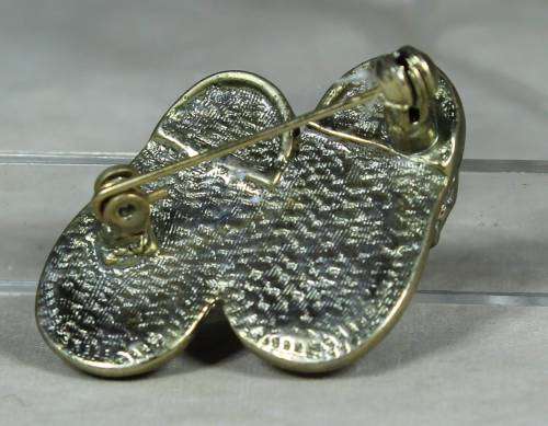 Honey bedazzled shoe pin