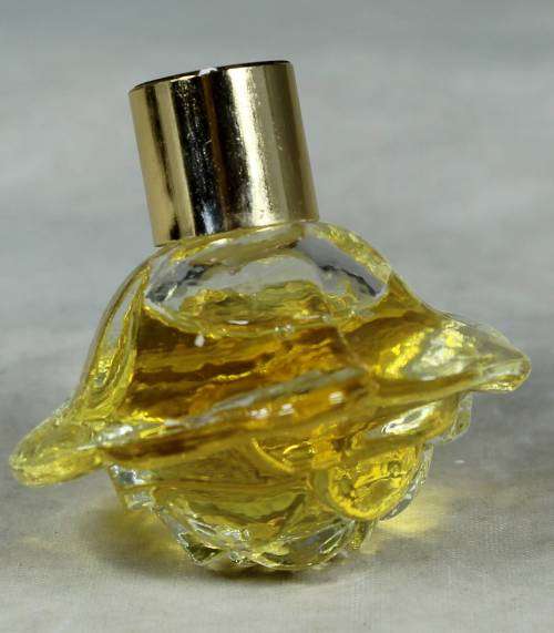 FULL FLOWER SHAPED BOTTLE OF PERFUME-BID NOW!!