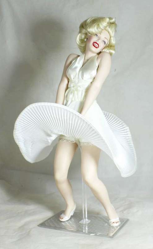 Franklin Heirloom Dolls - Marilyn Monroe in The 7 year itch - 41cm high - Magnificent!! -BID NOW!!!!