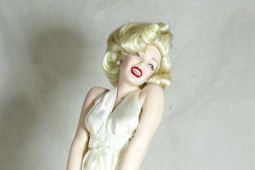 Franklin Heirloom Dolls - Marilyn Monroe in The 7 year itch - 41cm high - Magnificent!! -BID NOW!!!!