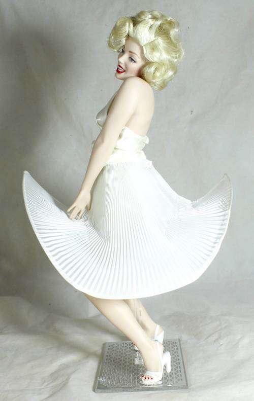 Franklin Heirloom Dolls - Marilyn Monroe in The 7 year itch - 41cm high - Magnificent!! -BID NOW!!!!