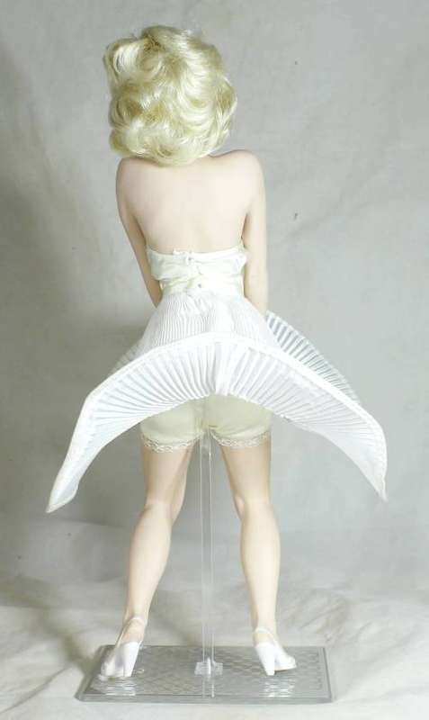 Franklin Heirloom Dolls - Marilyn Monroe in The 7 year itch - 41cm high - Magnificent!! -BID NOW!!!!
