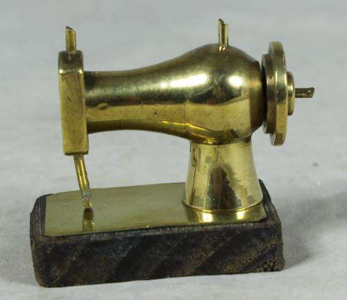 Miniature bass sewing machine