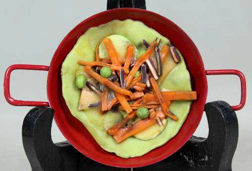 Fridge magnet - frying pan