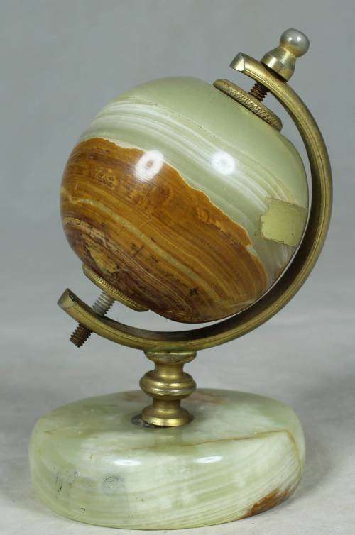 Small onyx globe
