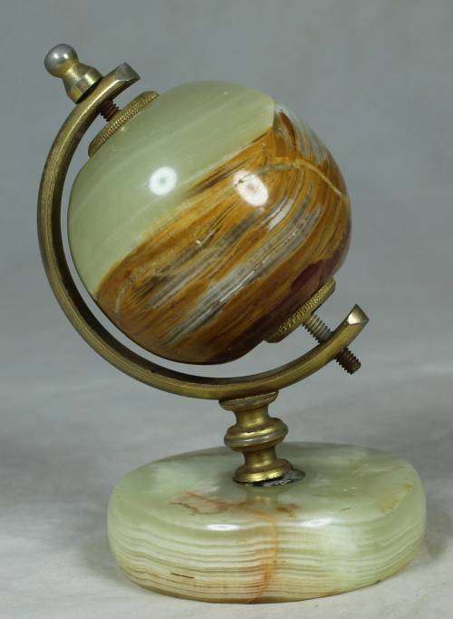 Small onyx globe
