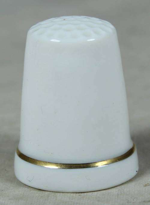 Thimble with pair of yellow birds