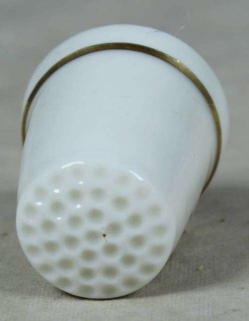 Thimble with pair of yellow birds