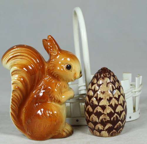 Goebels squirrel & acorn salt and pepper shaker in basket