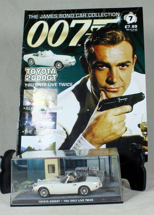 JAMES BOND 007 WITH MAGAZINE UNIVERSAL HOBBIES-Toyota 2000GT (You Only Live Twice #7)
