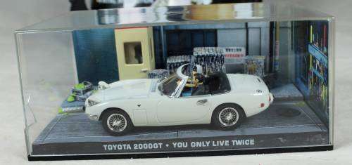 JAMES BOND 007 WITH MAGAZINE UNIVERSAL HOBBIES-Toyota 2000GT (You Only Live Twice #7)