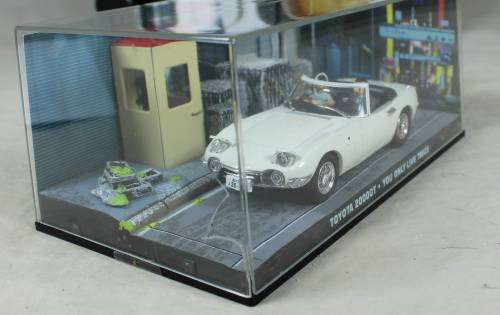 JAMES BOND 007 WITH MAGAZINE UNIVERSAL HOBBIES-Toyota 2000GT (You Only Live Twice #7)