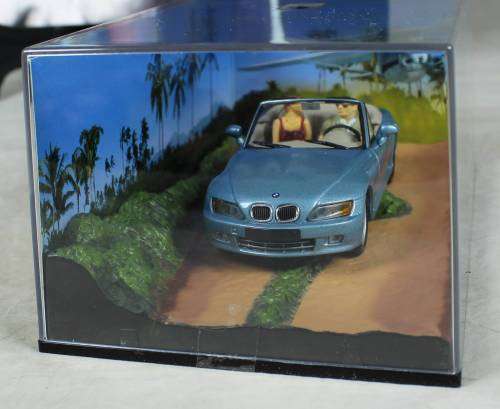 JAMES BOND 007 WITH MAGAZINE UNIVERSAL HOBBIES-BMW Z3 (Goldeneye #9)