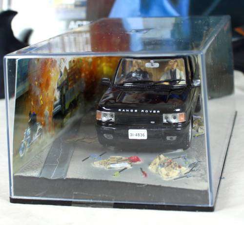 JAMES BOND 007 WITH MAGAZINE UNIVERSAL HOBBIES- Range Rover 4.6 HSE (Tomorrow Never Dies #34)