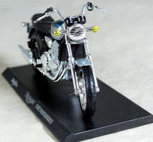 Maisto - Triumph Thunderbird