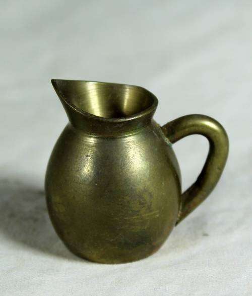 MINIATURE BRASS MILK JUG - BID NOW!!!