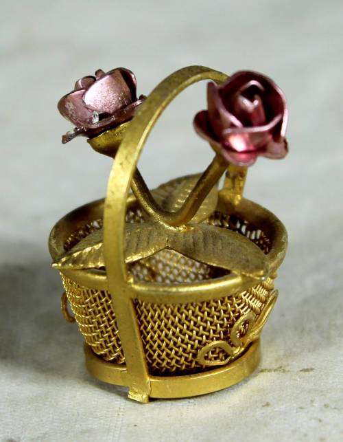MINIATURE BRASS ROSES IN A BASKET - BID NOW!!!