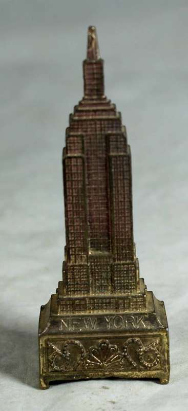 MINIATURE METAL EMPIRE STATE BUILDING SHARPENER - BID NOW!!!