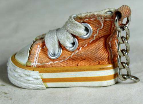 MINIATURE SHOE - ORANGE SNEAKER KEY-RING - BID NOW!!!