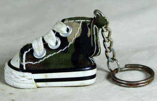 MINIATURE SHOE -CAMO SNEAKER KEY-RING - BID NOW!!!