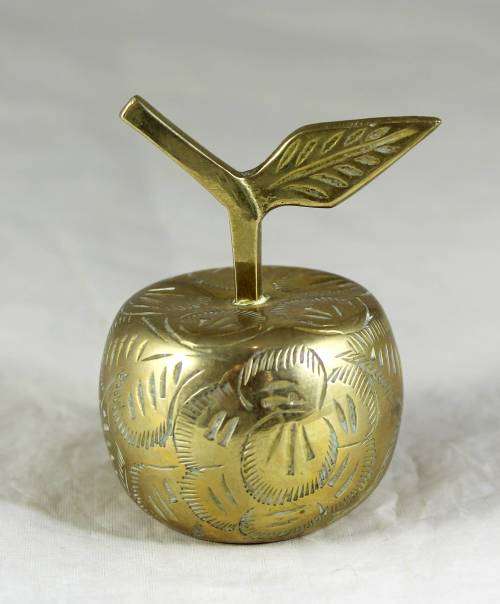 SMALL BRASS APPLE - BID NOW !!!