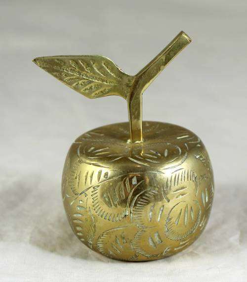 SMALL BRASS APPLE - BID NOW !!!