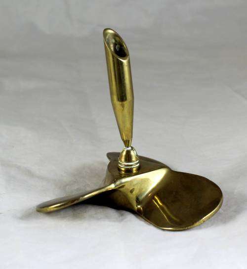 SMALL BRASS PROPELLER PEN STAND - BID NOW !!!