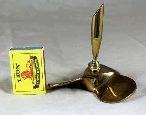 SMALL BRASS PROPELLER PEN STAND - BID NOW !!!