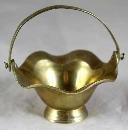 SMALL BRASS BASKET - BID NOW !!!