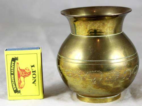 SMALL BRASS BULBOUS VASE - BID NOW !!!