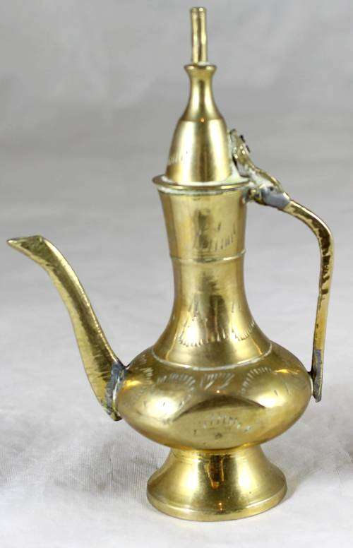 SMALL BRASS KETTLE - BID NOW !!!