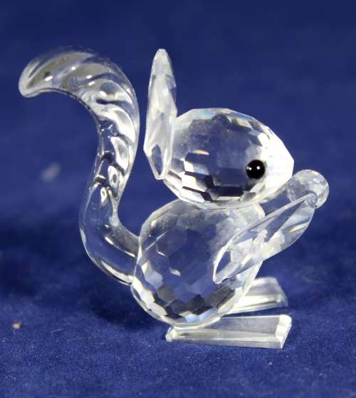 Swarovski crystal - cquirrel with nut