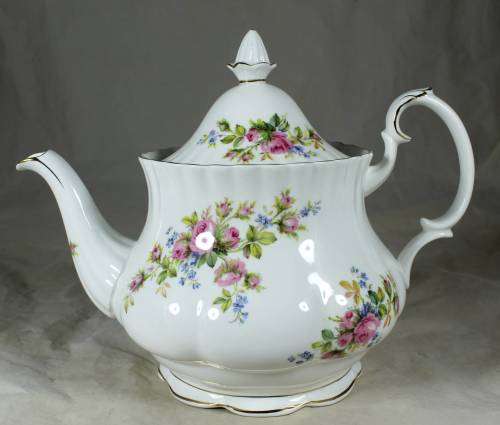 Royal Albert - Moss rose tea pot
