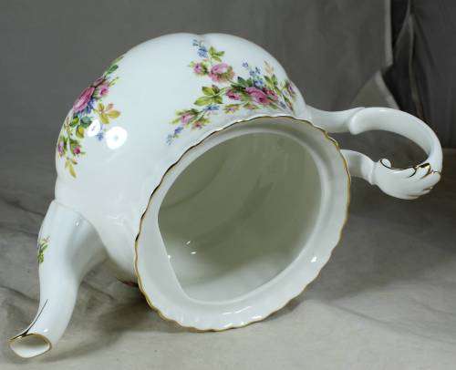 Royal Albert - Moss rose tea pot