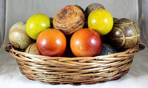 Weaved basket with wood and seed balls
