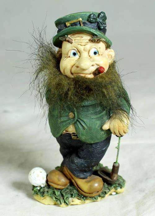 Leprechaun golfer on a smoke break