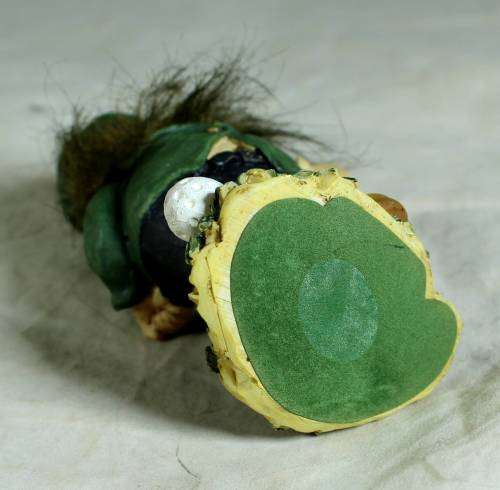 Leprechaun golfer on a smoke break
