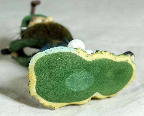 Leprechaun golfer taking a swing
