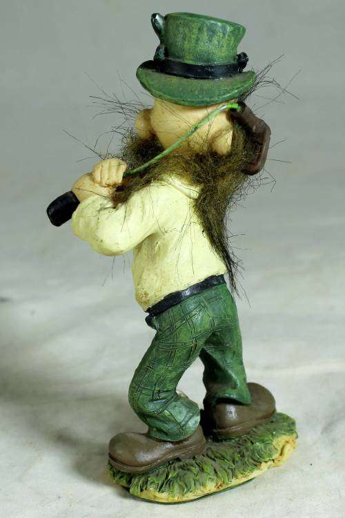 Leprechaun golfer horrified by his shot