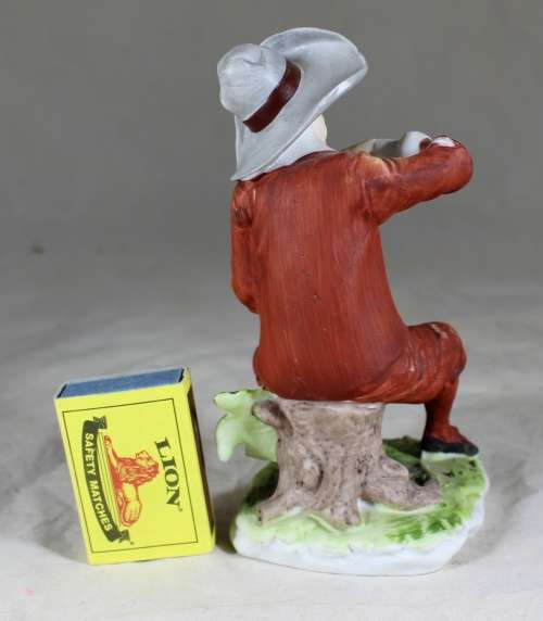 Musician Playing a Violin Figurine  Bid Now!!