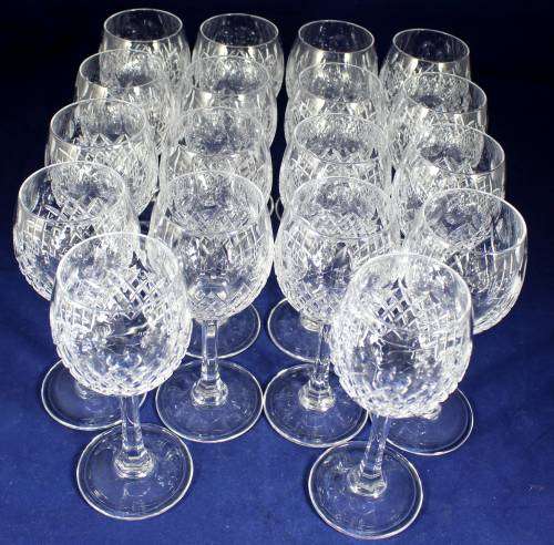 Set of eighteen crystal cherry classes