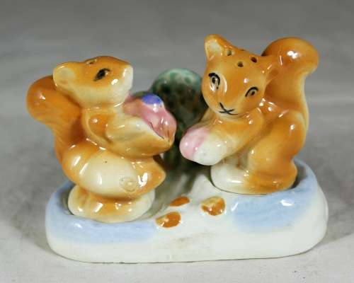 Character Salt & Pepper Set - Squirrels  Bid Now!!